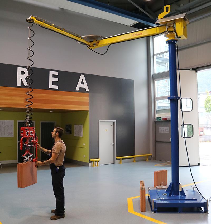 Complexe vorm tillen en heffen met Dalmec industriële tilhulp 