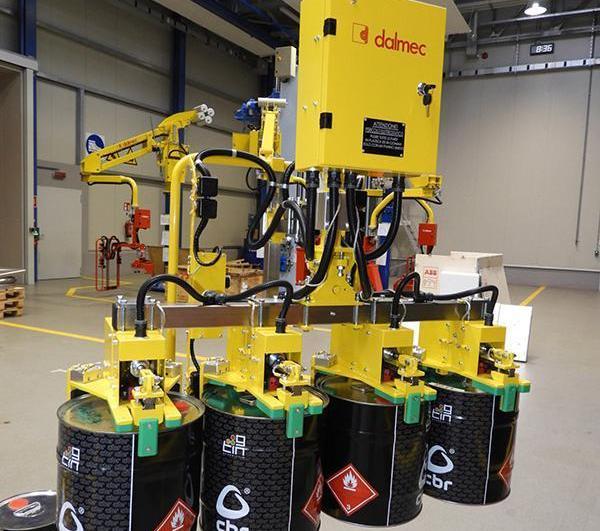 Dalmec tilhulp tilt en heft chemische vaten